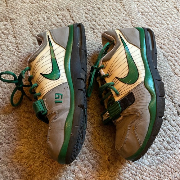 Nike ID size 11 sneakers green white grey - Picture 2 of 6